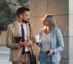 Μην Περιμένεις την Ιδανική Στιγμή. Εσύ Είσαι η Ιδανική Στιγμή.